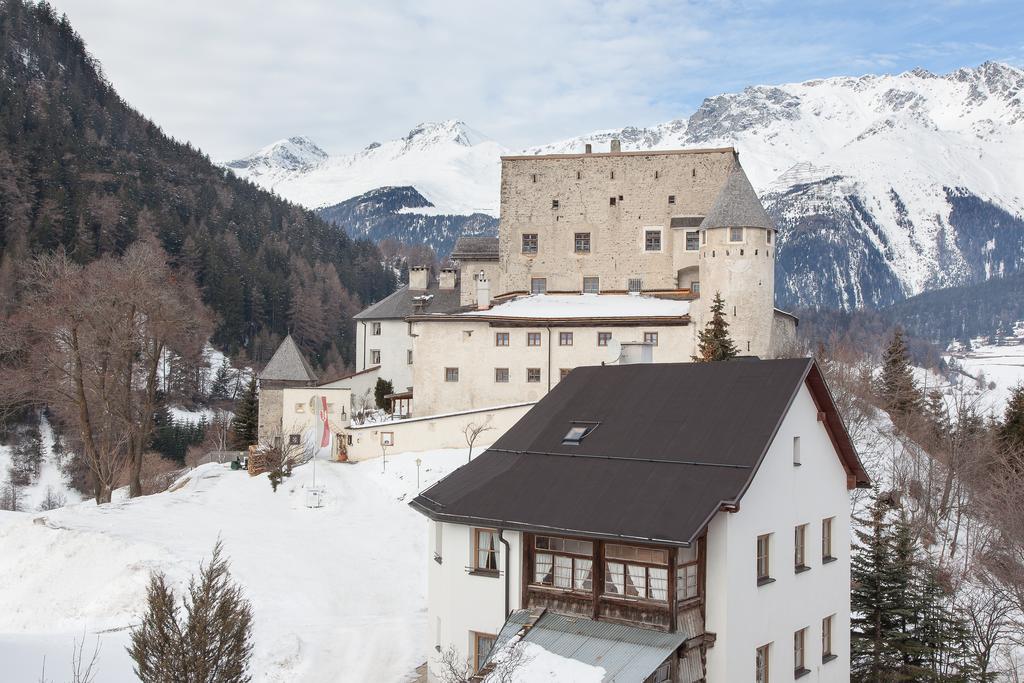 Hotel Neue Burg Наудерс Экстерьер фото