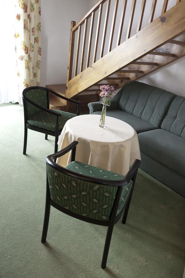 Hotel Neue Burg Наудерс Экстерьер фото